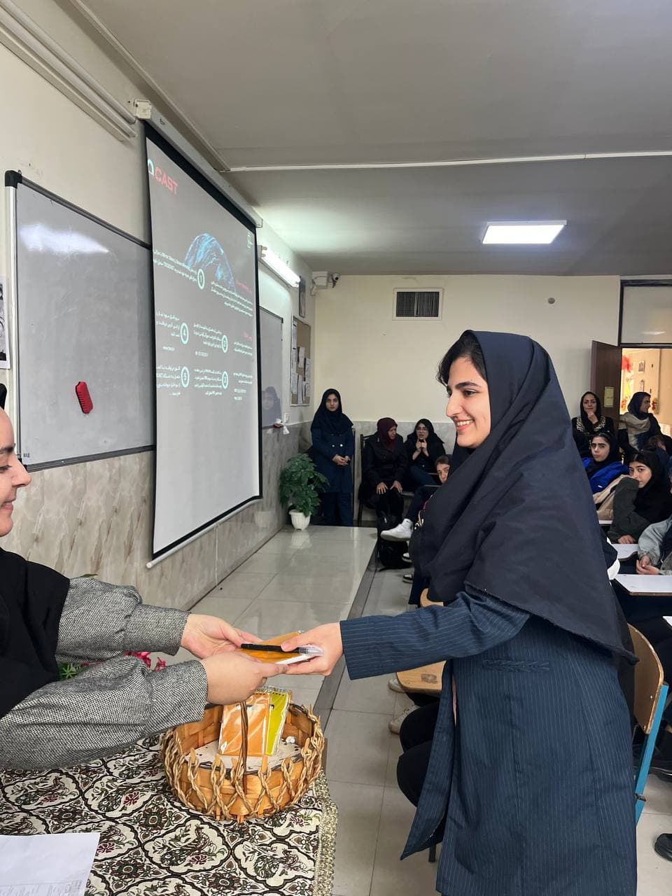 دبیرستان دخترانه غیردولتی البرز